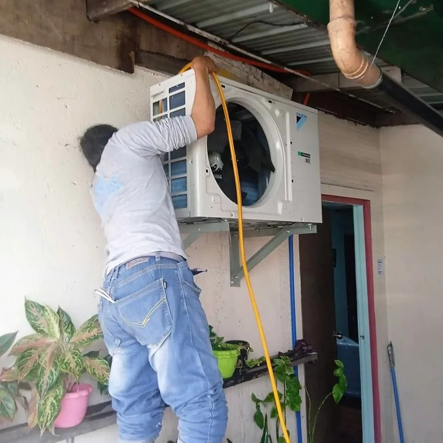 Air conditioning cleaning and maintenance